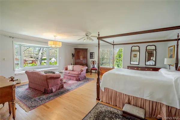 $1,250,000 | 4 Josephine Lane, East Islip, NY 11730