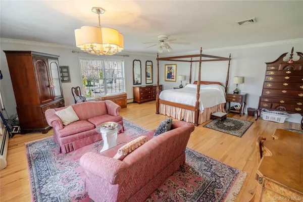 $1,250,000 | 4 Josephine Lane, East Islip, NY 11730