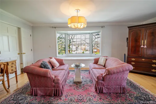 $1,250,000 | 4 Josephine Lane, East Islip, NY 11730