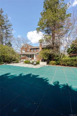 $1,250,000 | 4 Josephine Lane, East Islip, NY 11730