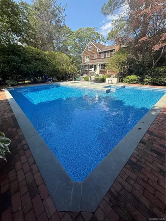 $1,250,000 | 4 Josephine Lane, East Islip, NY 11730