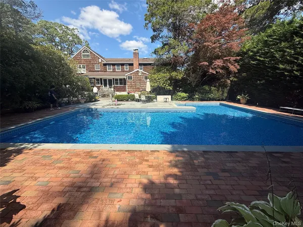 $1,250,000 | 4 Josephine Lane, East Islip, NY 11730