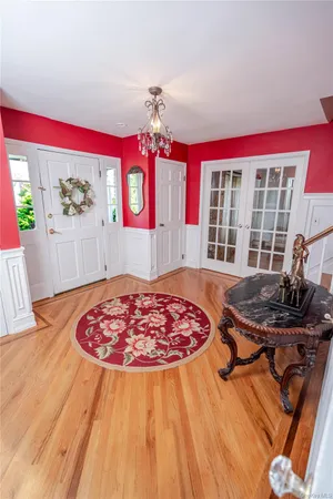 $1,250,000 | 4 Josephine Lane, East Islip, NY 11730