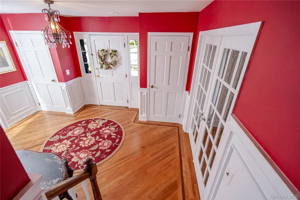 $1,250,000 | 4 Josephine Lane, East Islip, NY 11730