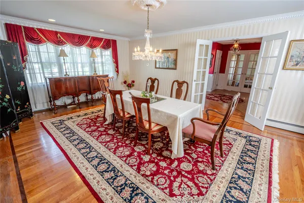 $1,250,000 | 4 Josephine Lane, East Islip, NY 11730