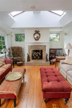 $1,250,000 | 4 Josephine Lane, East Islip, NY 11730