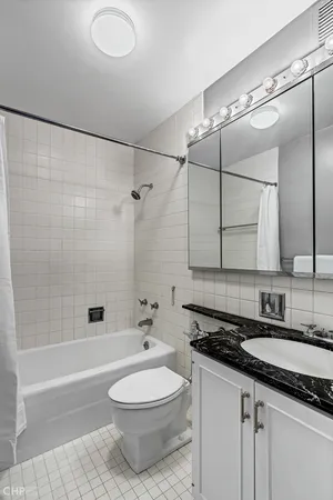 $4,000 | 777 North Michigan Avenue, Unit 1700, Chicago, IL 60611