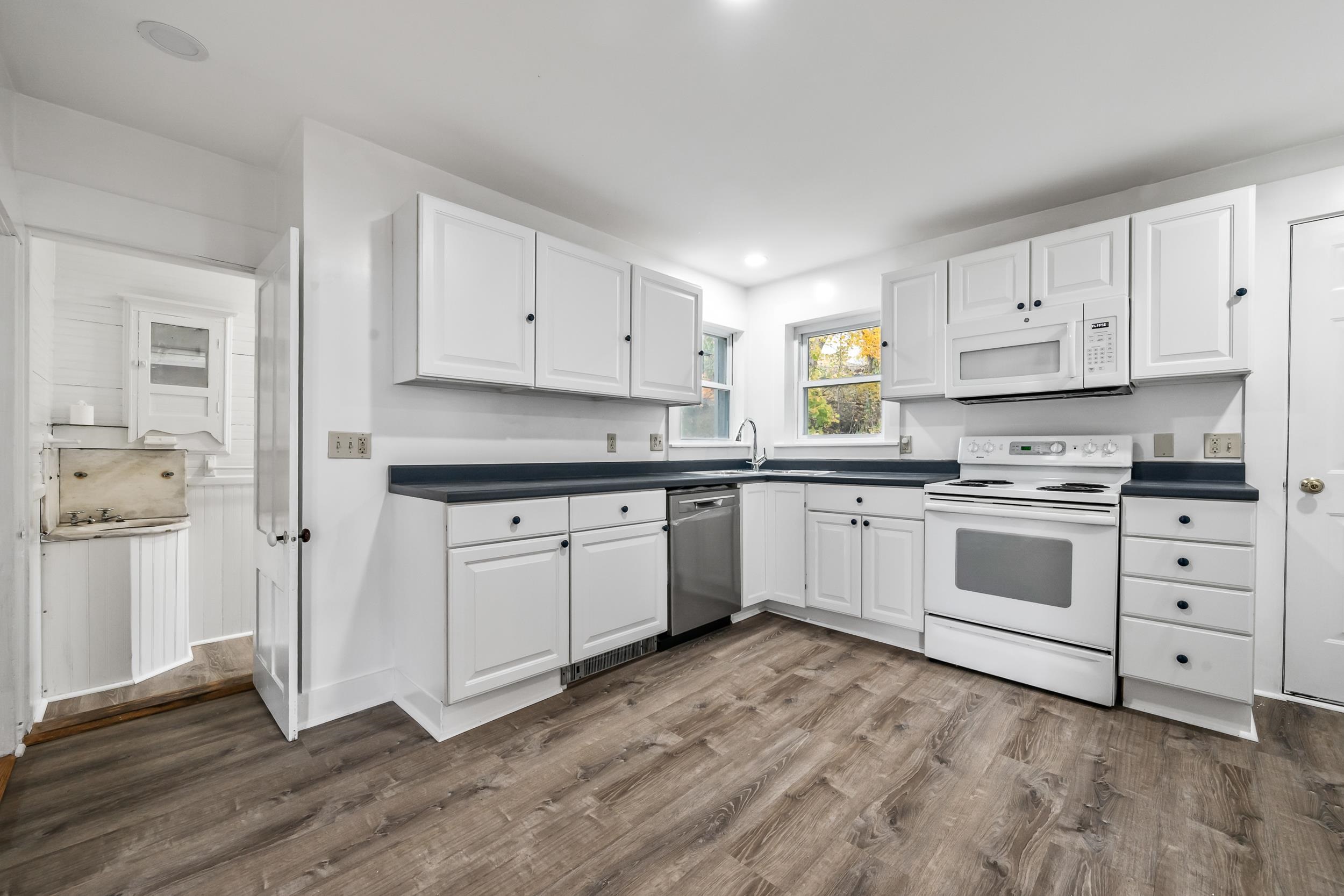 93 Pleasant Street Littleton, NH 03561 - Photo 7 of 44