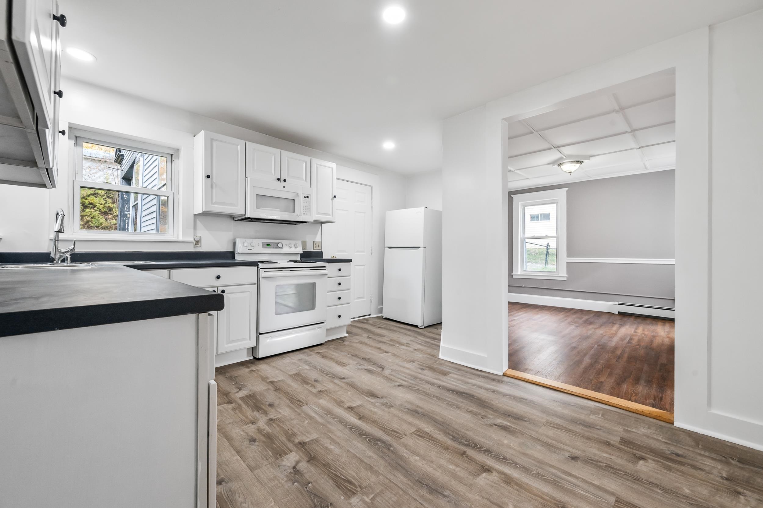 93 Pleasant Street Littleton, NH 03561 - Photo 9 of 44