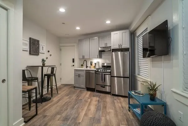 $4,875 | 27 Charter Street, Unit 3, Boston, MA 02113