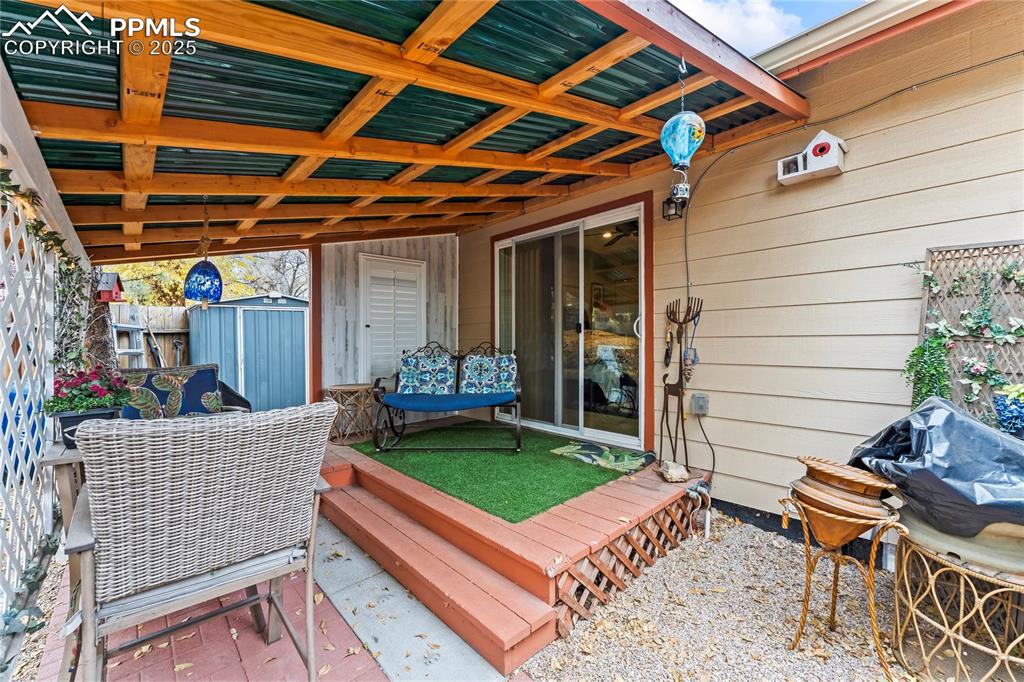 521 Brookside Street Colorado Springs, CO 80905 - Photo 19 of 27 a room with furniture