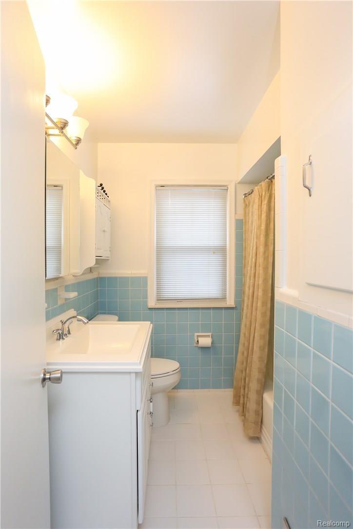 2153 Rosemont Road Berkley, MI 48072 - Photo 24 of 33 Rosemont -22.jpg