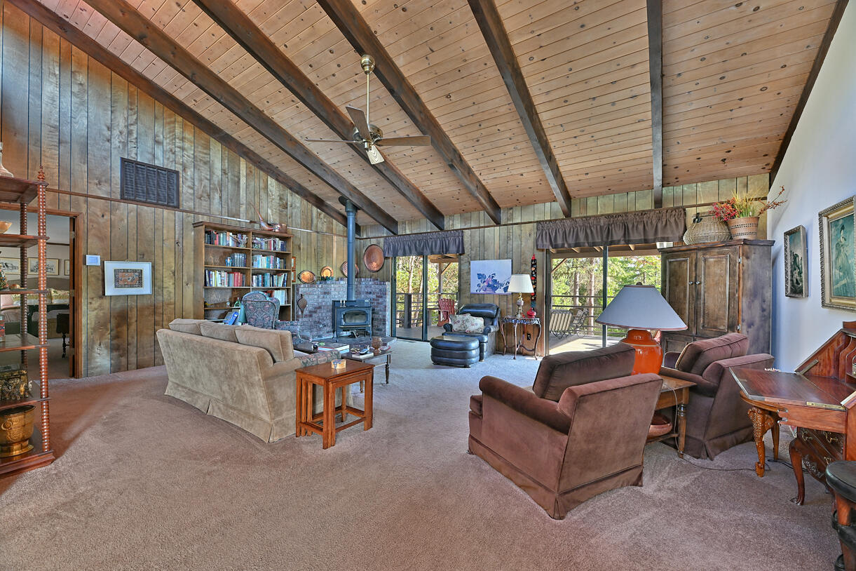 7400 Hugo Road Grants Pass, OR 97526 - Photo 6 of 48 DSC_4188