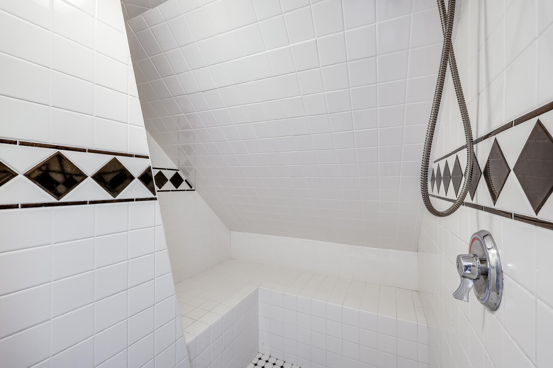 2147 Route 6 Wellfleet, MA 02667 - Photo 82 of 98 a bathroom with a bathtub