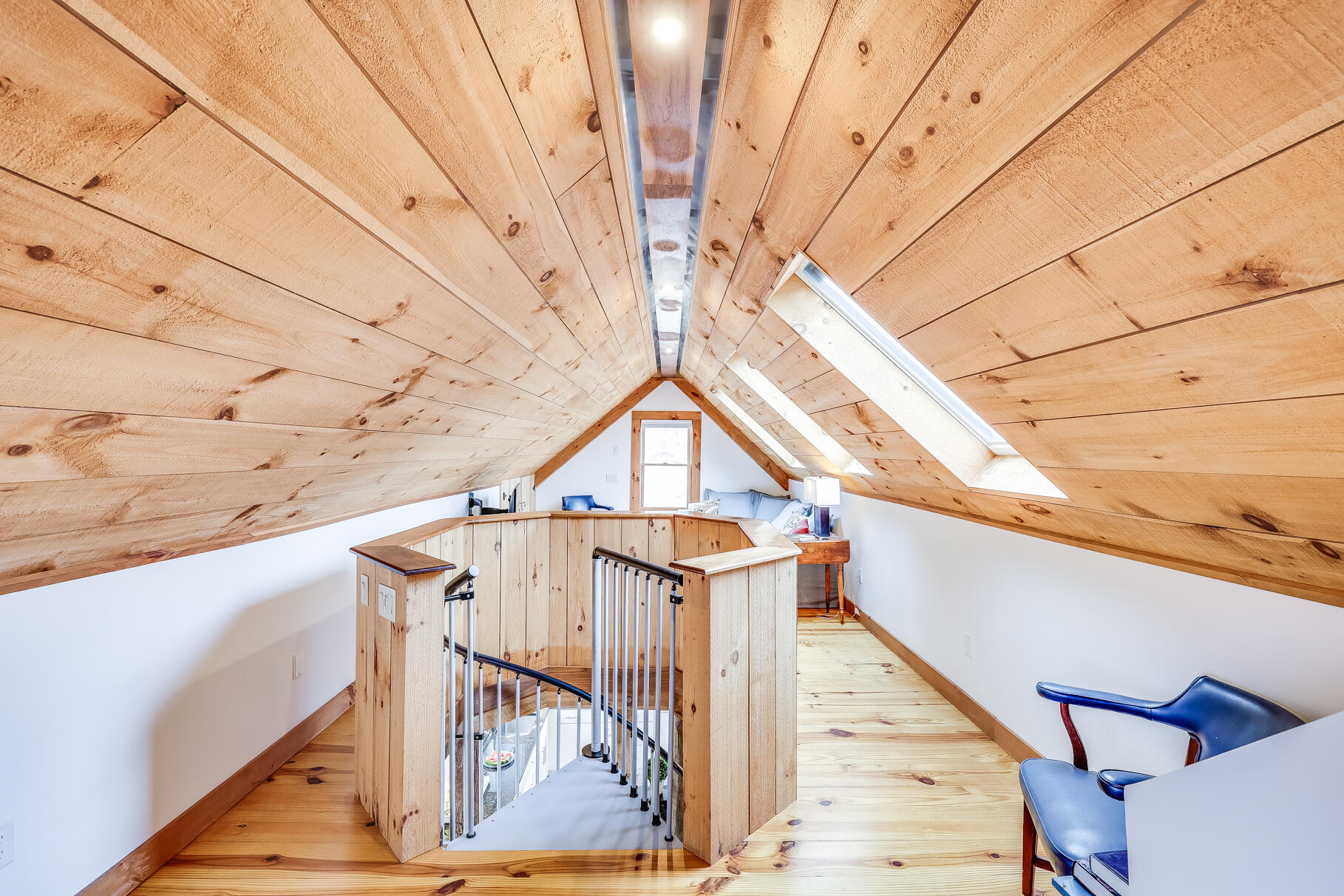 2147 Route 6 Wellfleet, MA 02667 - Photo 84 of 98 2nd level den