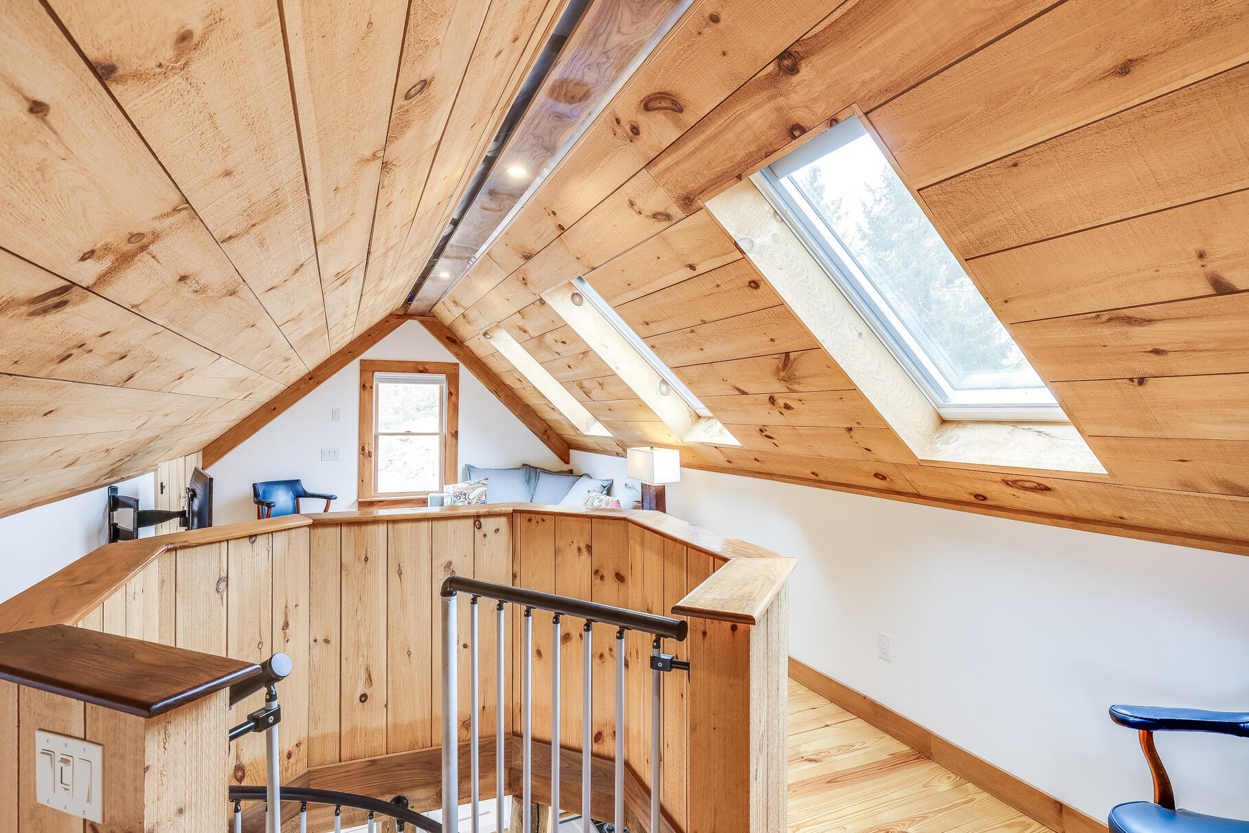 2147 Route 6 Wellfleet, MA 02667 - Photo 85 of 98 2nd level den