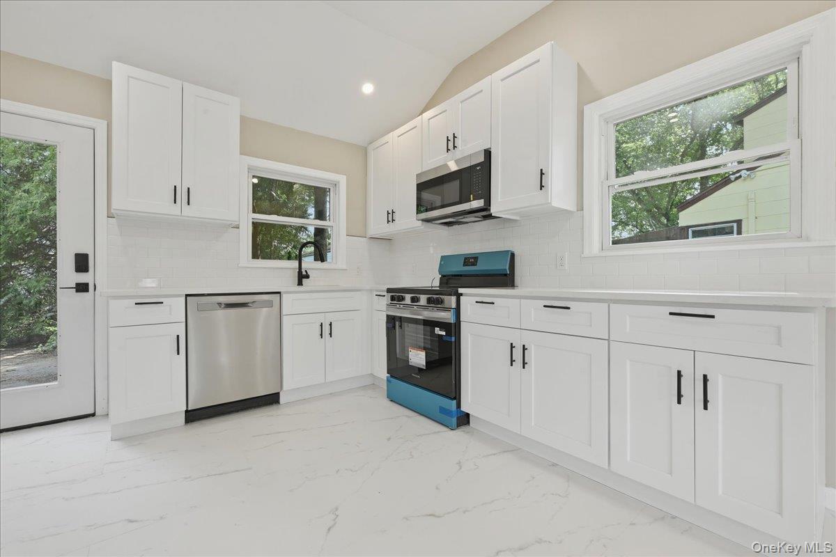 7 Surrey Road Massapequa, NY 11758 - Photo 10 of 31