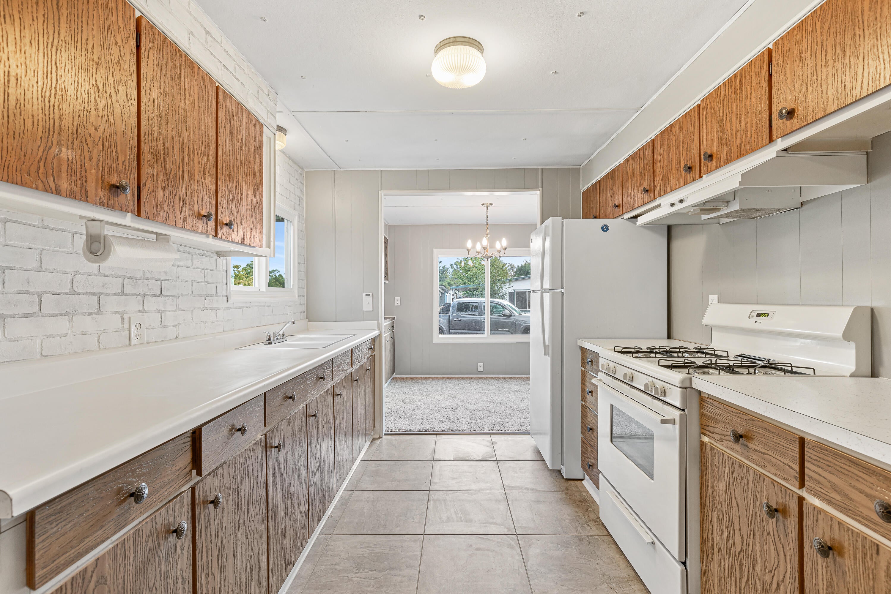 2252 Table Rock Road, Unit 3 Medford, OR 97501 - Photo 10 of 21 9R9A4481