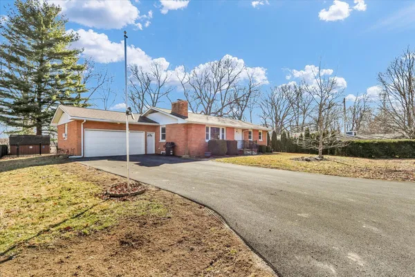 $335,000 | 606 South Jefferson Street, Mahomet, IL 61853