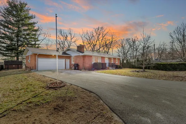 $335,000 | 606 South Jefferson Street, Mahomet, IL 61853