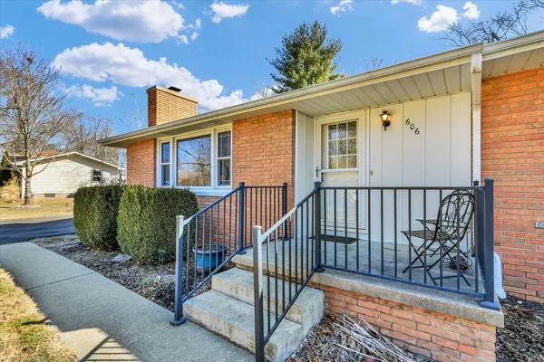 $335,000 | 606 South Jefferson Street, Mahomet, IL 61853