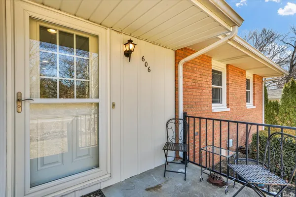 $335,000 | 606 South Jefferson Street, Mahomet, IL 61853