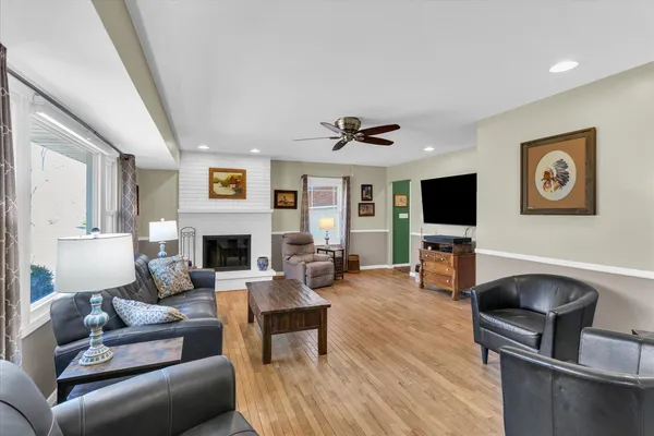$335,000 | 606 South Jefferson Street, Mahomet, IL 61853