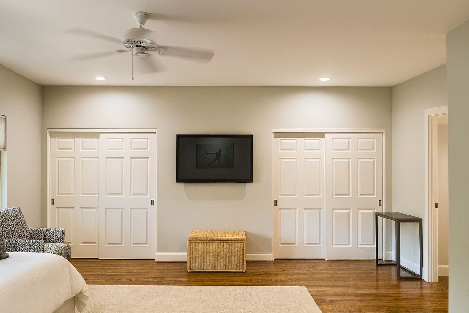 3027 Bissonnet Street Houston, TX 77005 - Photo 30 of 38 a living room with furniture and a flat screen tv