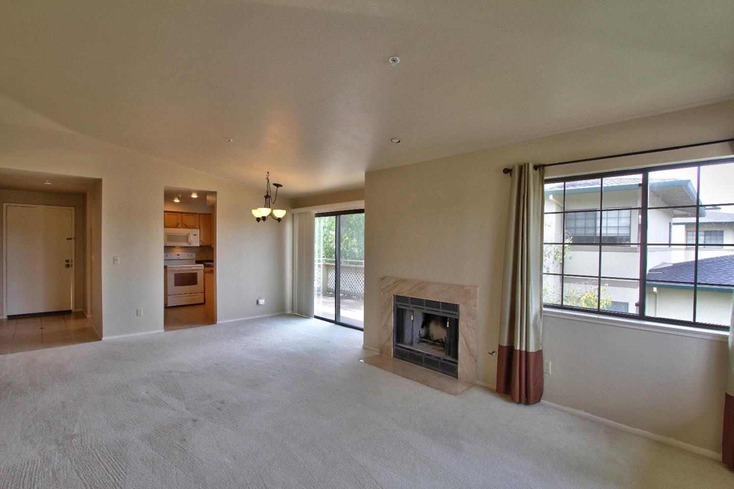 612 Pheasant Ridge Road, Unit 612 Del Rey Oaks, CA 93940 - Photo 5 of 18 Gallery Image 5