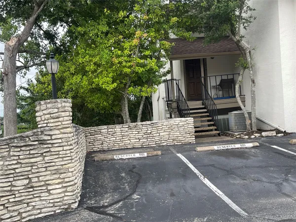 $1,095 | 6910 Hart Lane, Unit 311, Austin, TX 78731