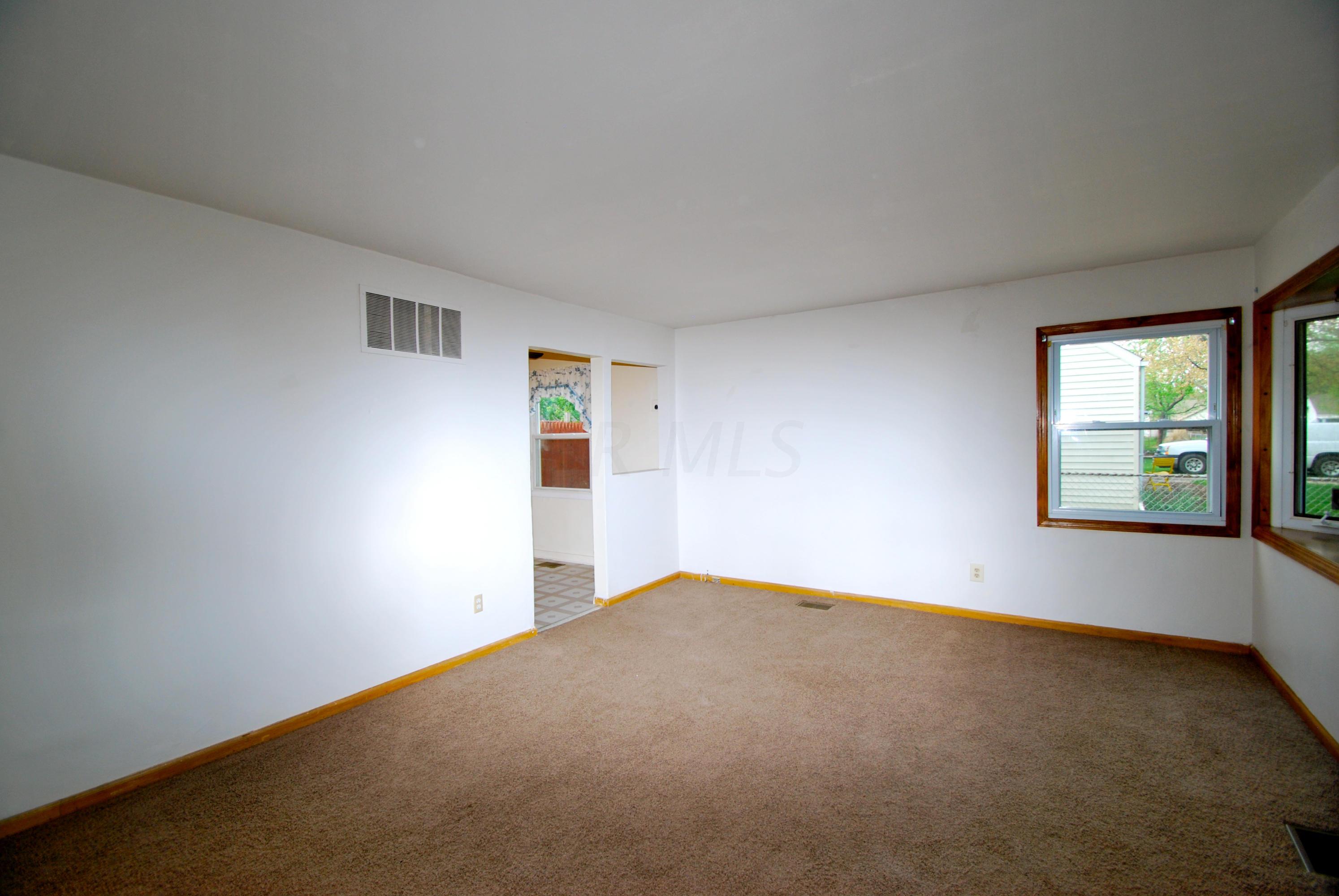 897 Bucknell Road Whitehall, OH 43213 - Photo 2 of 30