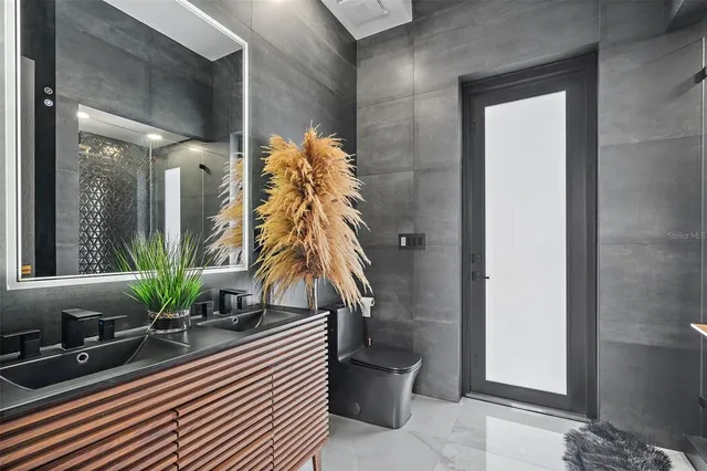 a view of walk in closet