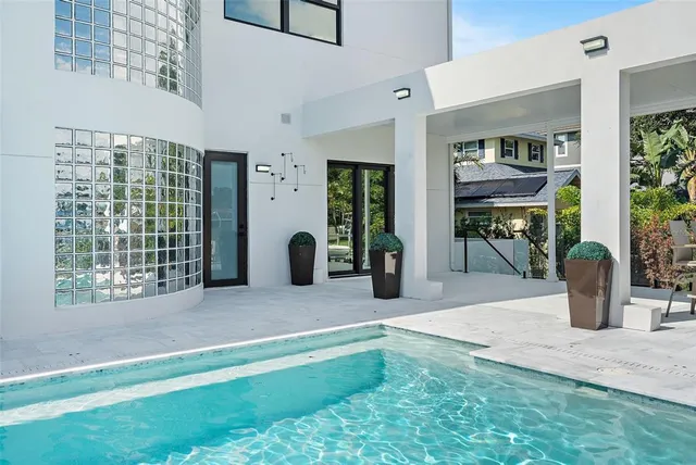 $12,000 | 585 Dolphin Avenue Southeast, St. Petersburg, FL 33705