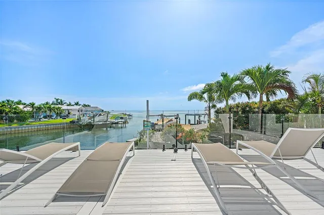 $12,000 | 585 Dolphin Avenue Southeast, St. Petersburg, FL 33705