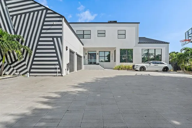 $12,000 | 585 Dolphin Avenue Southeast, St. Petersburg, FL 33705