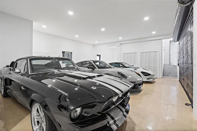 $12,000 | 585 Dolphin Avenue Southeast, St. Petersburg, FL 33705