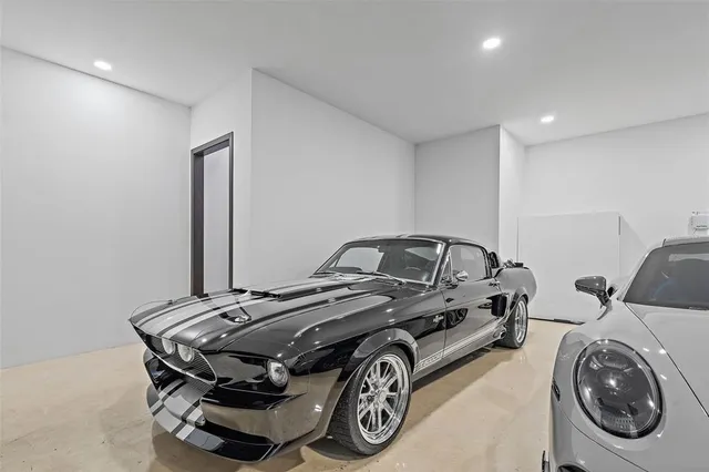 $12,000 | 585 Dolphin Avenue Southeast, St. Petersburg, FL 33705