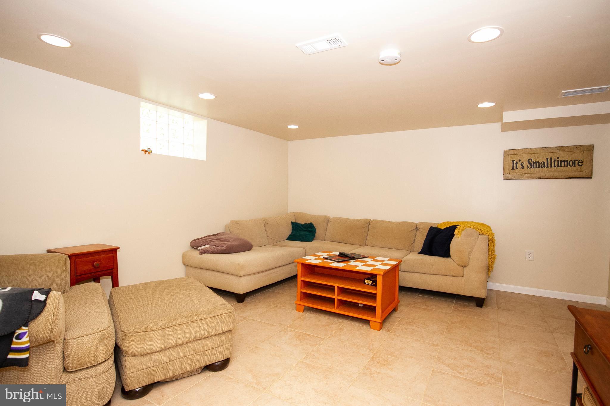 6 Mardrew Road Baltimore, MD 21229 - Photo 14 of 18 Family Room