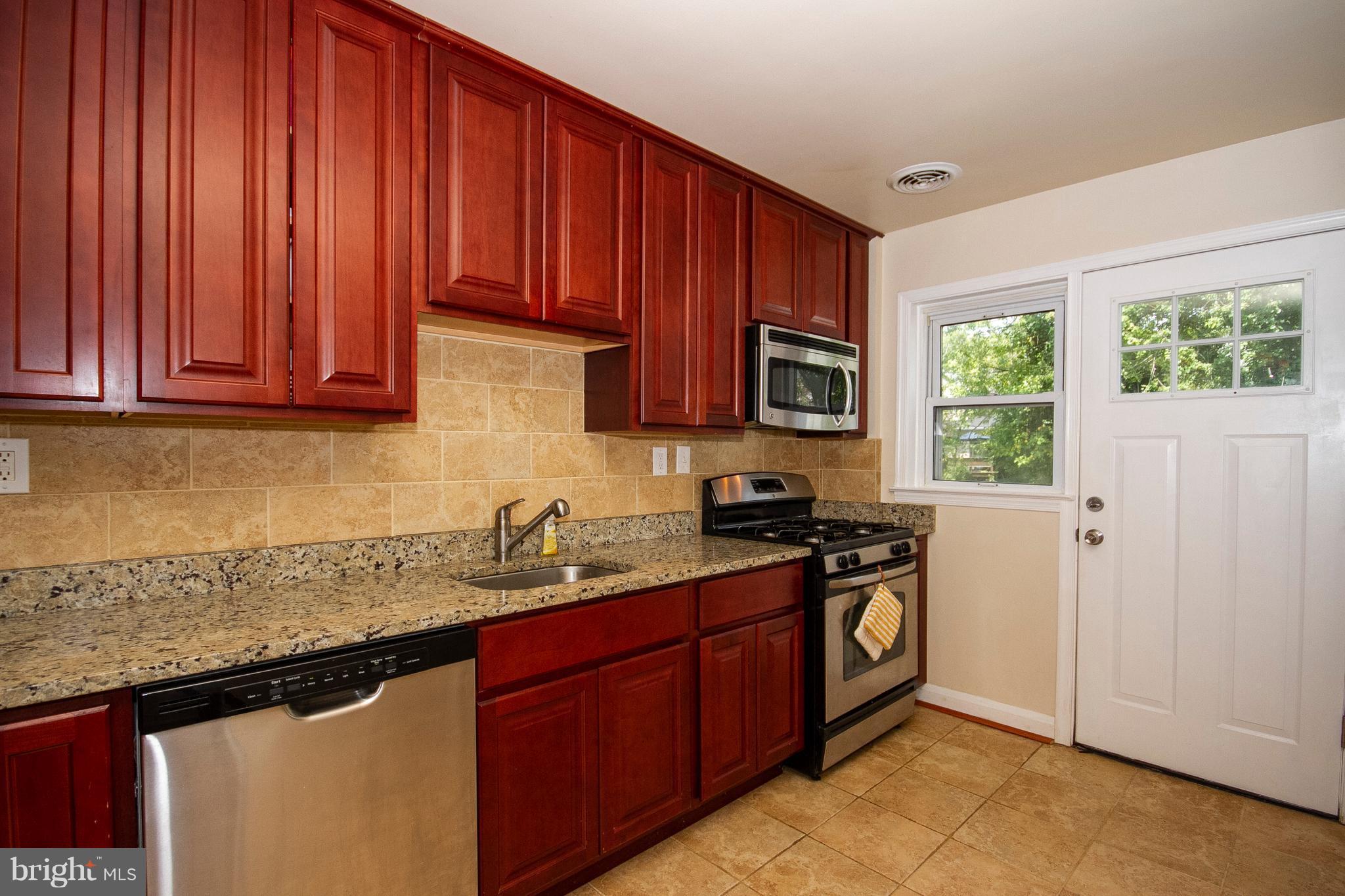 6 Mardrew Road Baltimore, MD 21229 - Photo 5 of 18 Kitchen