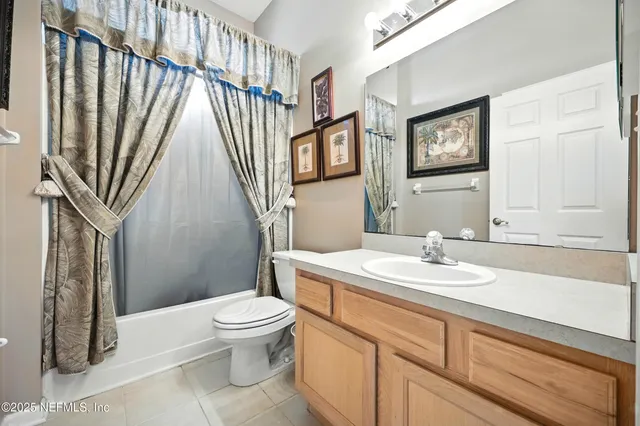 a en suite bathroom with a double vanity sink and a mirror