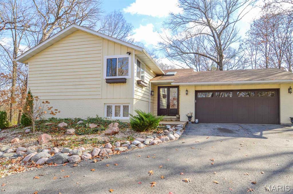 8552 Naumann Drive Waterloo, IL 62298 - Photo 1 of 47