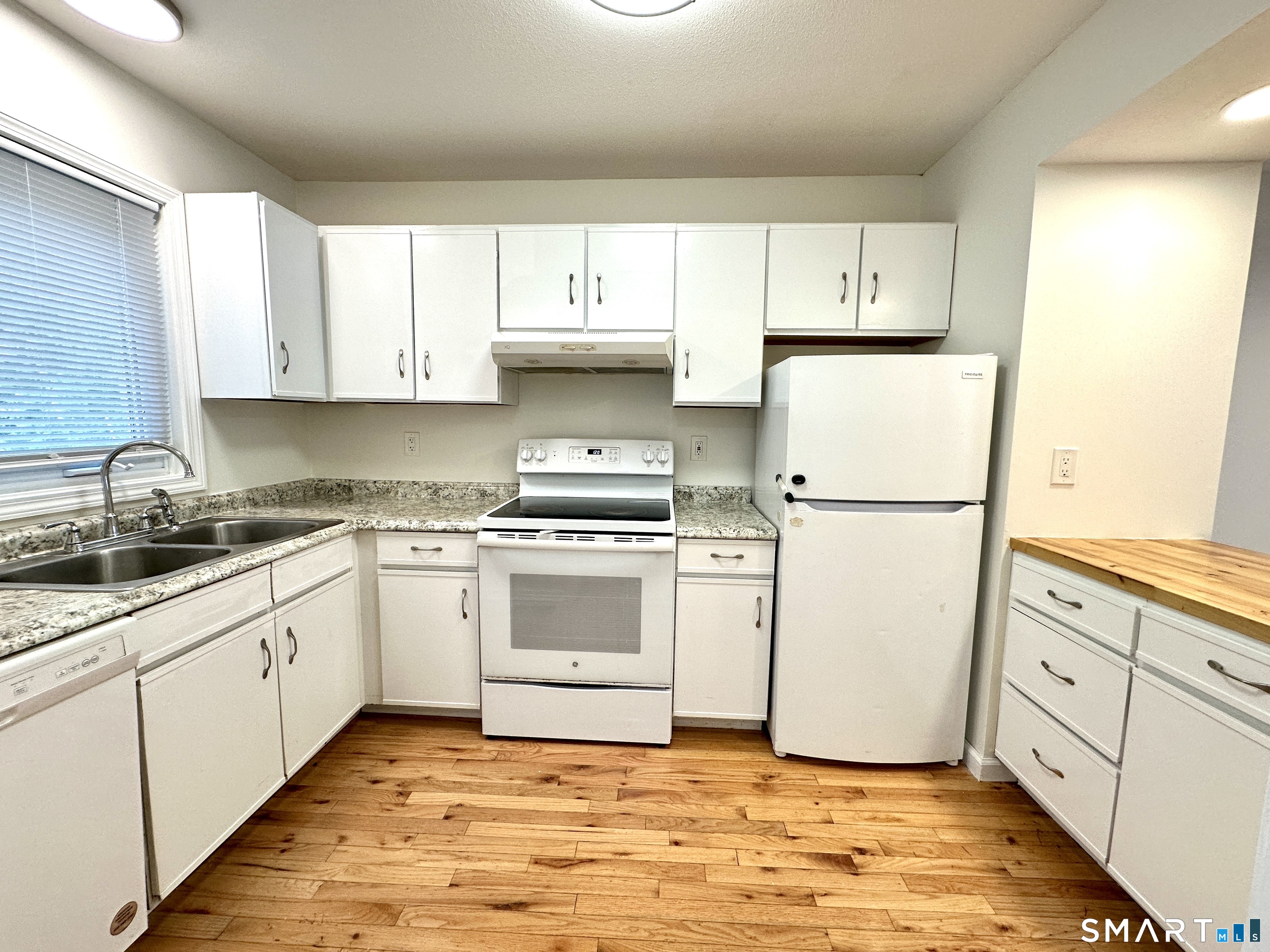 20 Oak Ridge Drive, Unit 20 Windsor Locks, CT 06096 - Photo 2 of 17