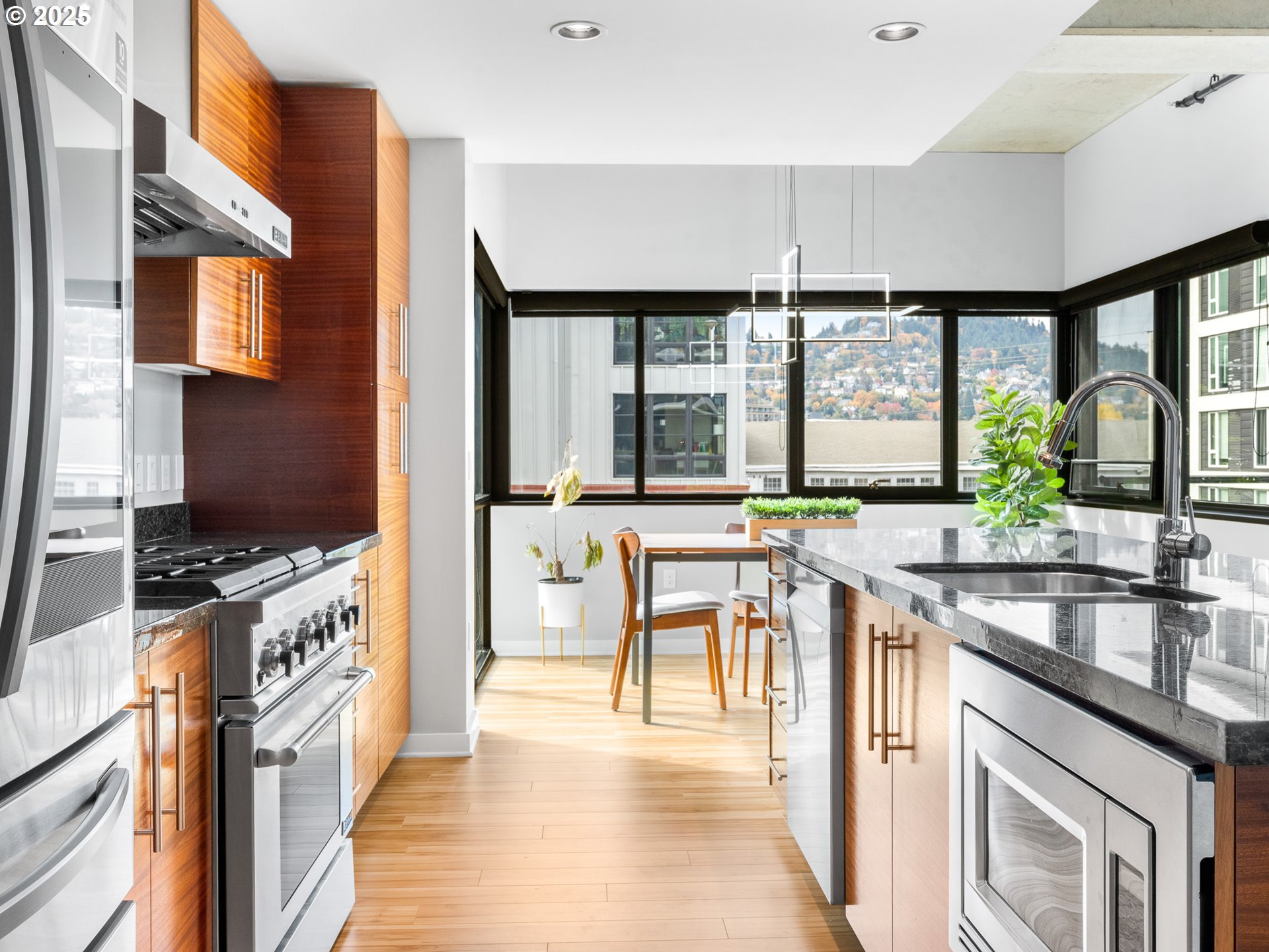 1830 Northwest Riverscape Street, Unit 406 Portland, OR 97209 - Photo 6 of 31 Gallery Image 6