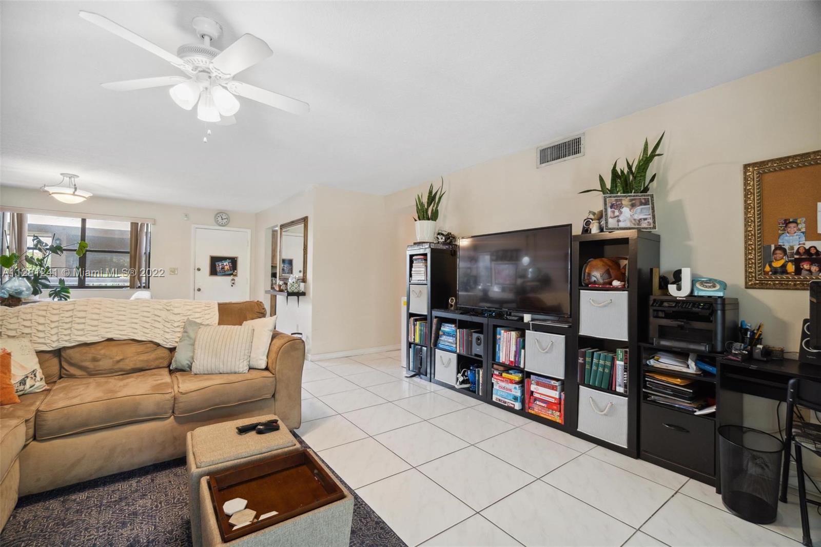 601 Ives Dairy Road, Unit 4028 Miami, FL 33179 - Photo 4 of 22 Gallery Image 4