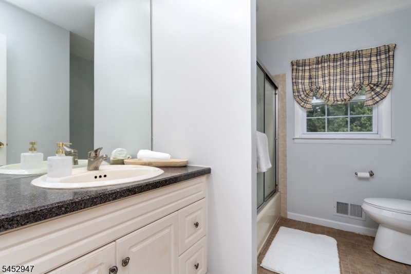 1008 Carteret Road Bridgewater, NJ 08807 - Photo 19 of 30 Gallery Image 19