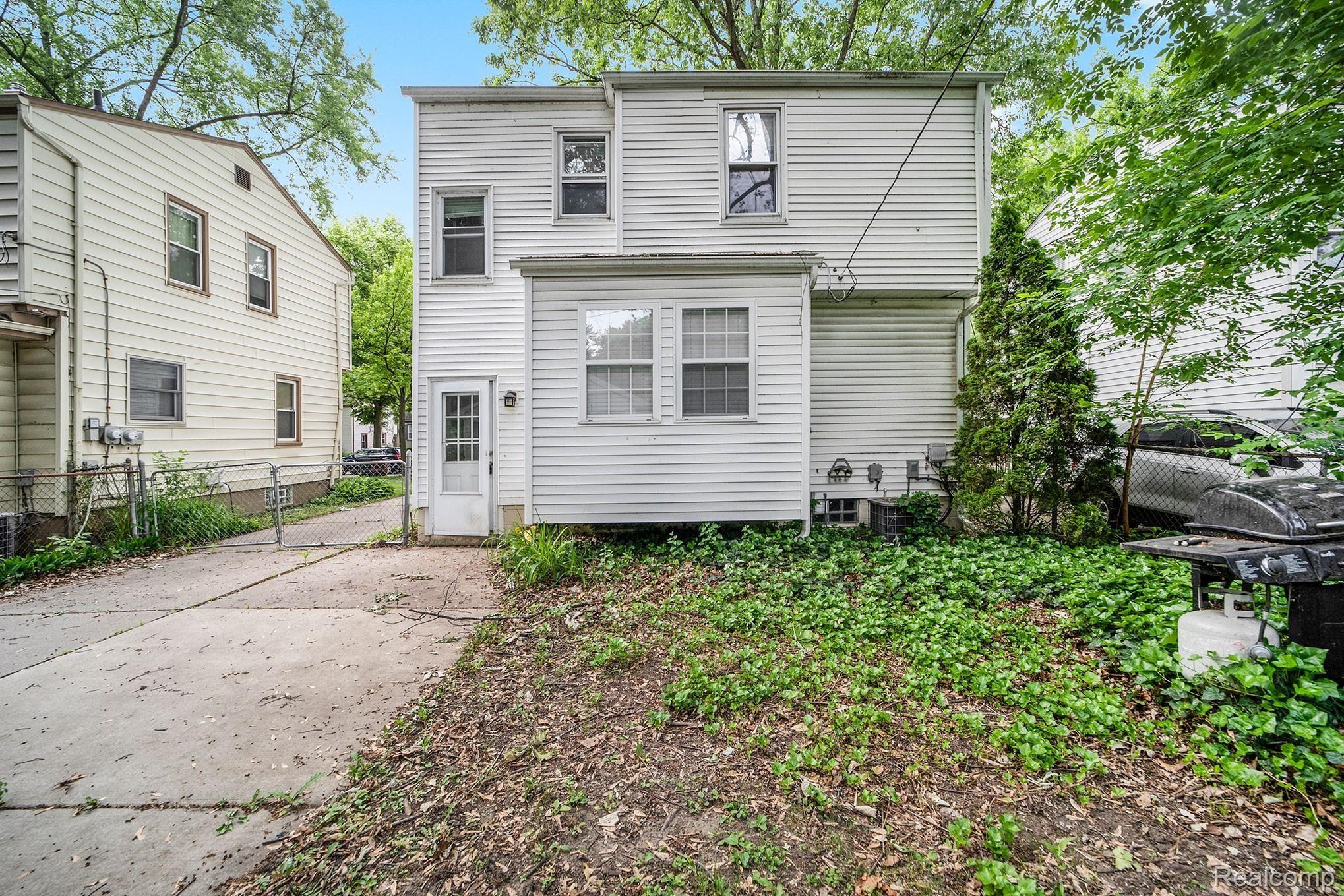 2174 Hampton Road Grosse Pointe, MI 48236 - Photo 25 of 26 017A6593.jpg