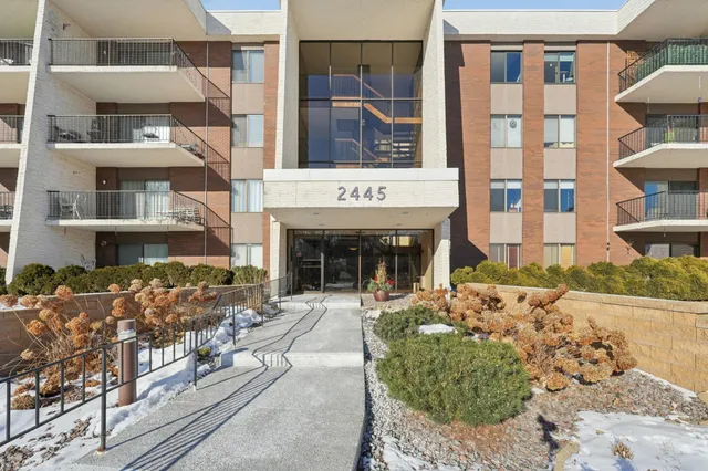 $199,000 | 2445 Londin Lane East, Unit 212, Maplewood, MN 55119