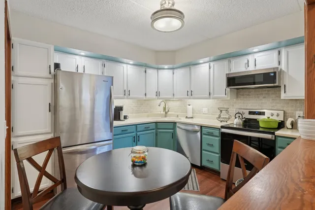 $199,000 | 2445 Londin Lane East, Unit 212, Maplewood, MN 55119