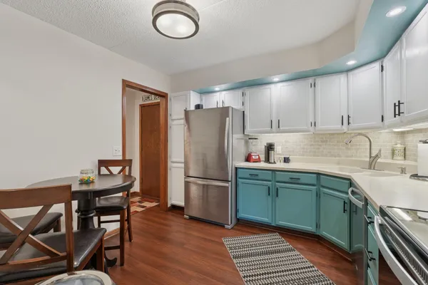 $199,000 | 2445 Londin Lane East, Unit 212, Maplewood, MN 55119