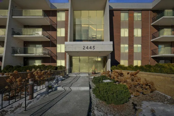 $199,000 | 2445 Londin Lane East, Unit 212, Maplewood, MN 55119